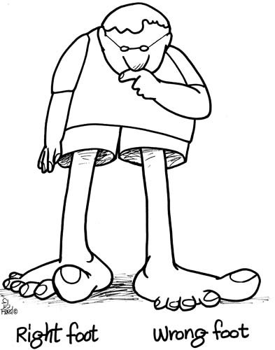 Single player tennis. туфли разного цвета в одной паре. Wrong foot. Get off on the wrong foot перевод идиомы. обложка для mp3 trampled under foot - bad bad feeling.