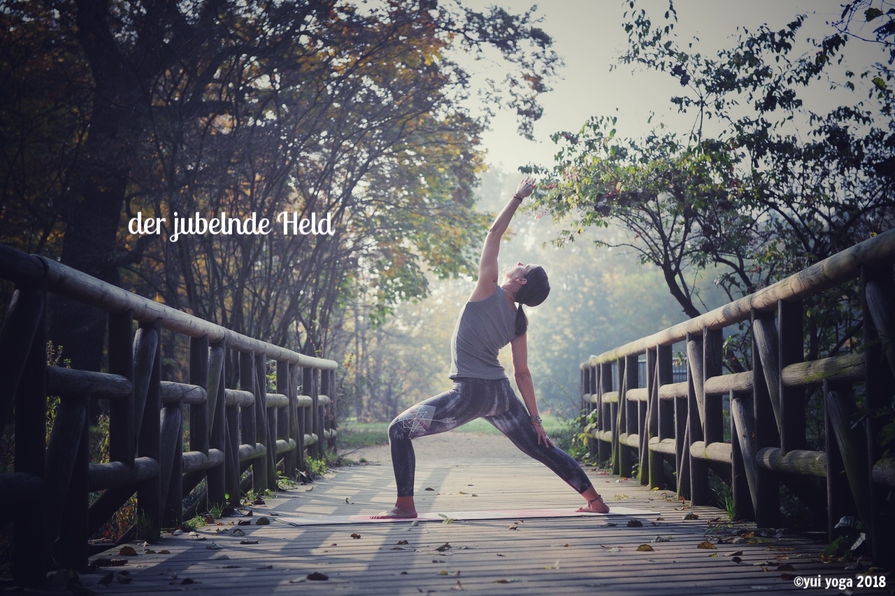 Hatha Yoga: Jubelnder Held