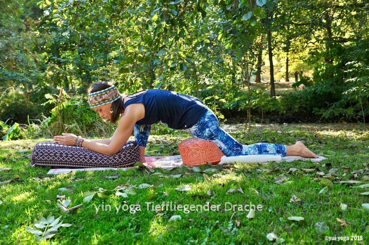 Yin Yoga Position: Tieffliegender Drache