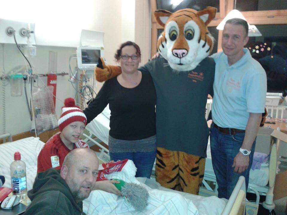 Bescherung auf der Station M1 der Uniklinik Kiel - Team ...