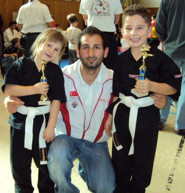 WKA 2010 Weinstraßen Cup Team Jade Krieger Kids Omnis Fight Gym die Kampfsportelite aus Mannheim Team Jade Krieger Trainer Kayhan Gülmez Kickoxen, Muaythai, Kung-Fu, Capoeira, Karate, MMA,Boxen