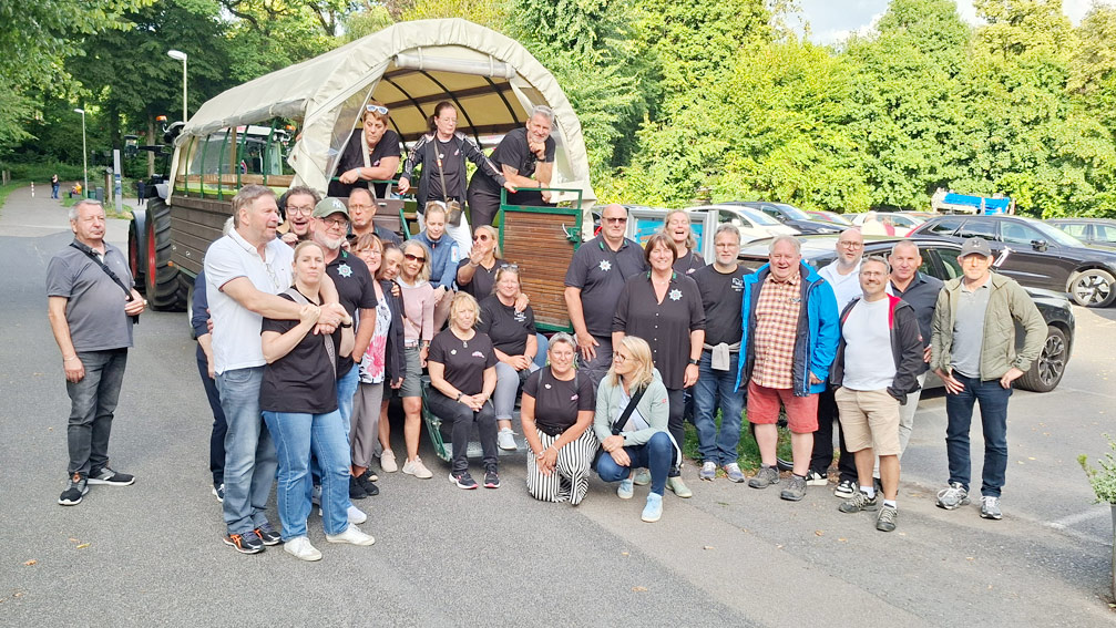 Mit zwei Planwagen und jeder Menge guter Laune durchs Bergische Land