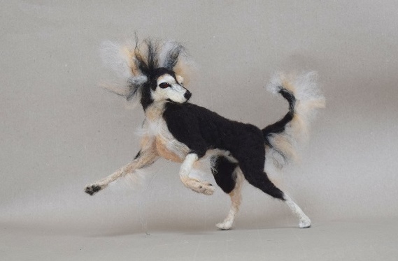 handgefilztes Saluki Windhund Tierportrait laufend aus Wolle realistisch