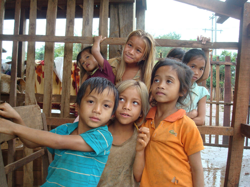 Les enfants du village Alak