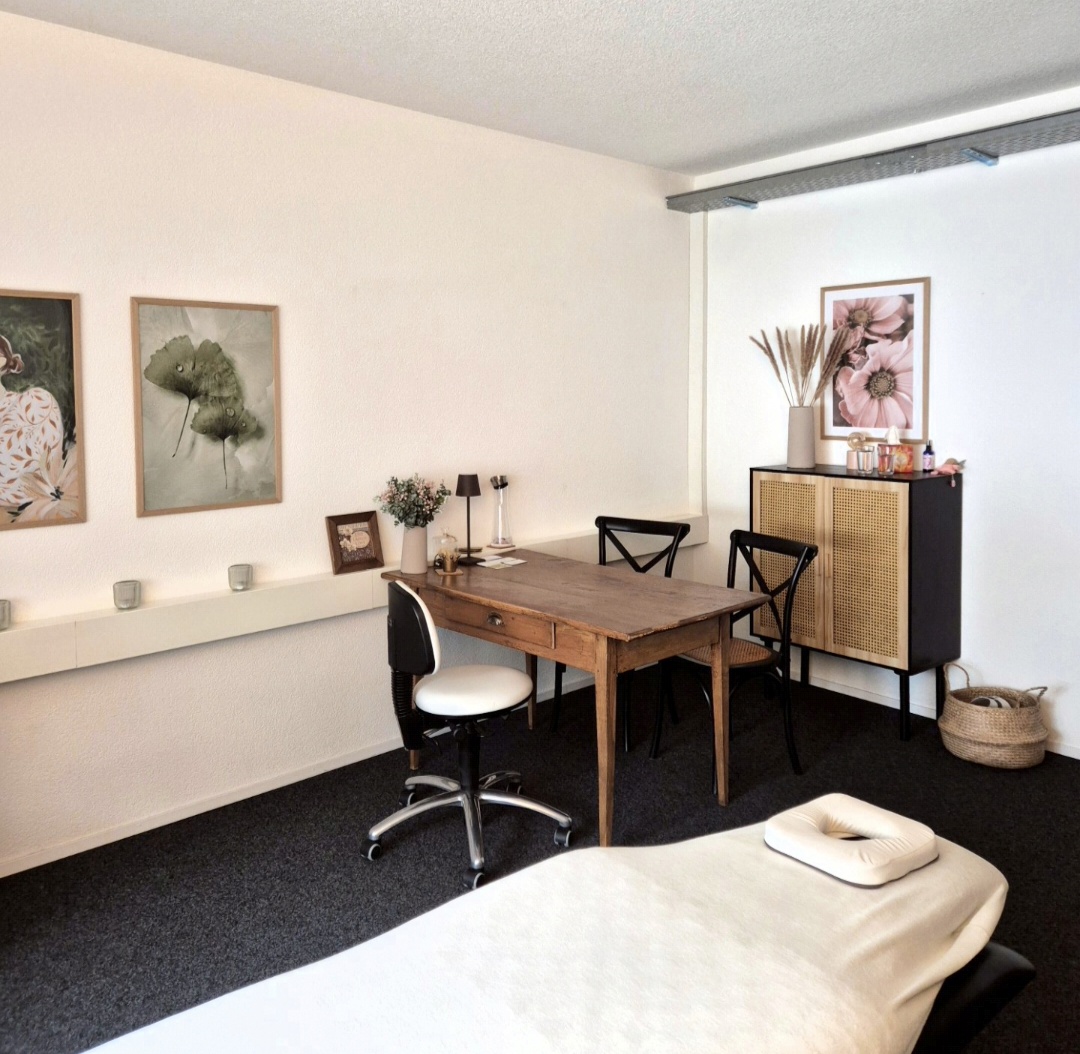 Massageraum Uttigen Region Thun Bern Spiez Masseurin Massage
