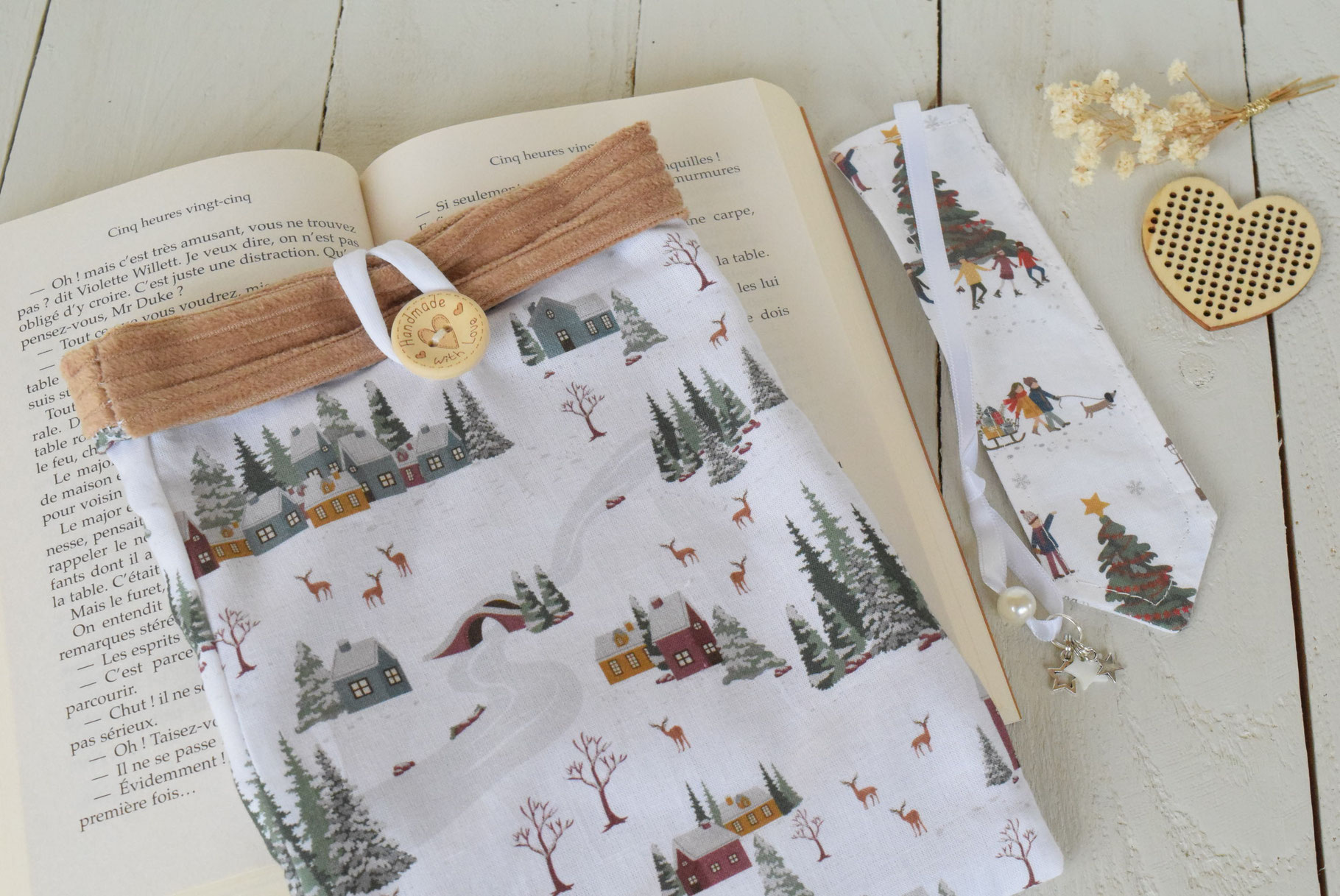 Housse pour livre de poche fait-main à Toulouse et marque pages en tissu