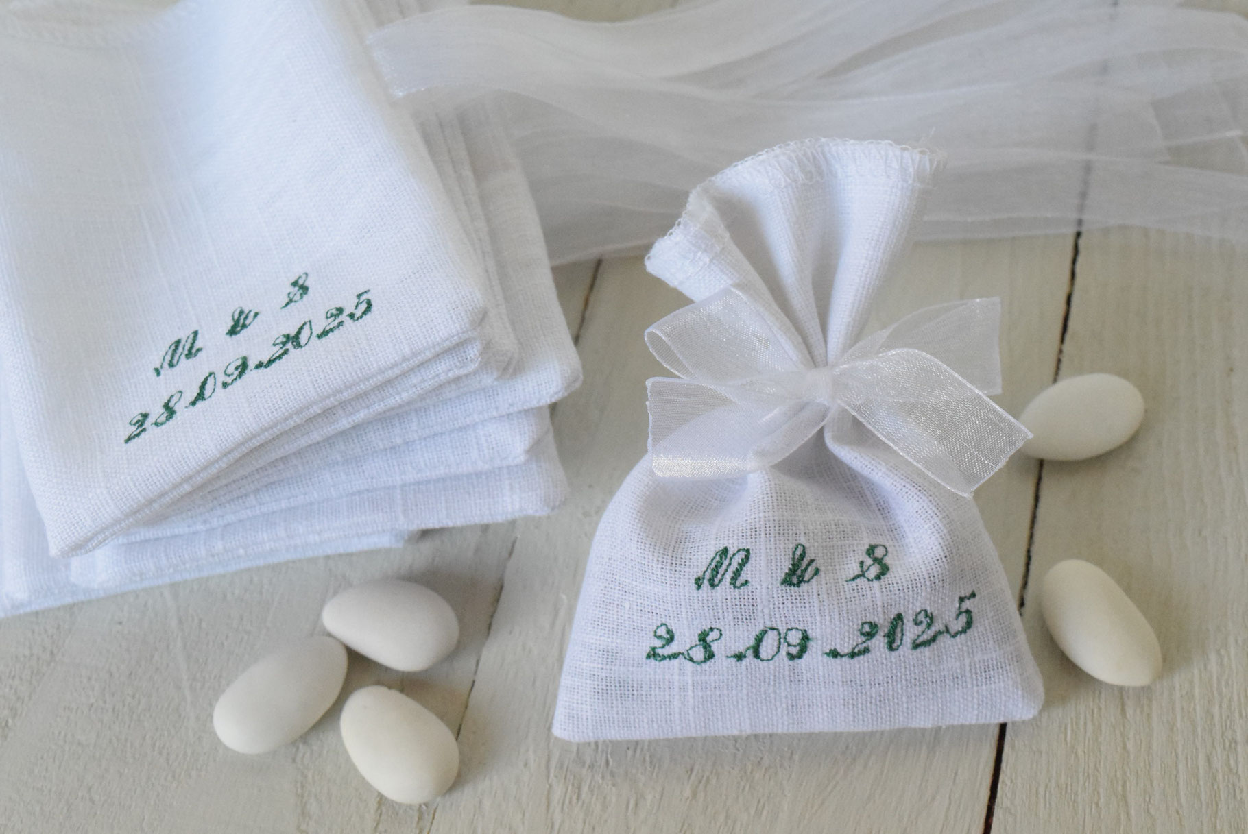 pochon dragées mariage broderie initiale