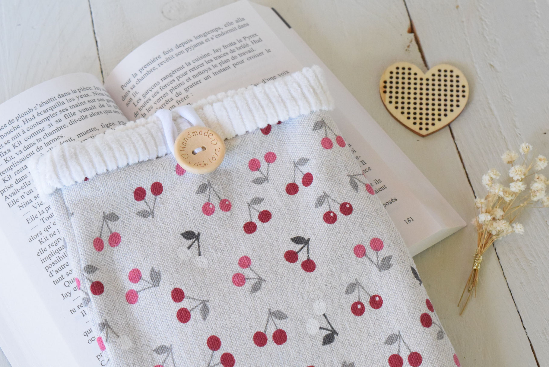 https://www.maluciolecreations.fr/housse-livre-de-poche/#cc-m-product-8221890054