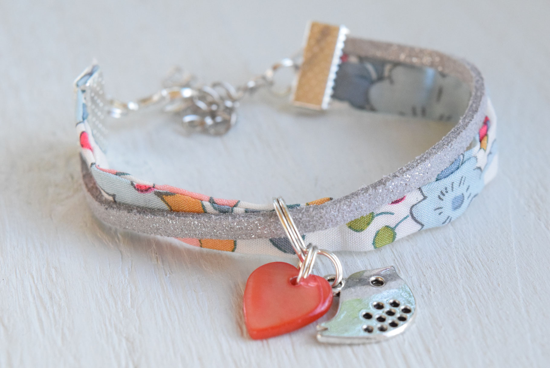 Bracelet Liberty Betsy bleu gris – Un bijou poétique pour enfant signé MALUCIOLE®
