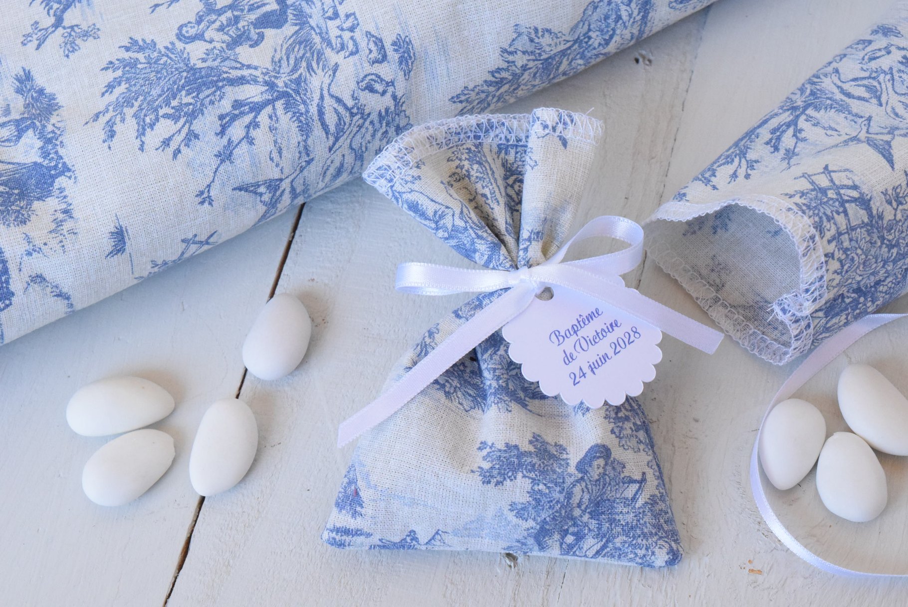 Pourquoi choisir des sachets de dragées en toile de Jouy bleu ?
