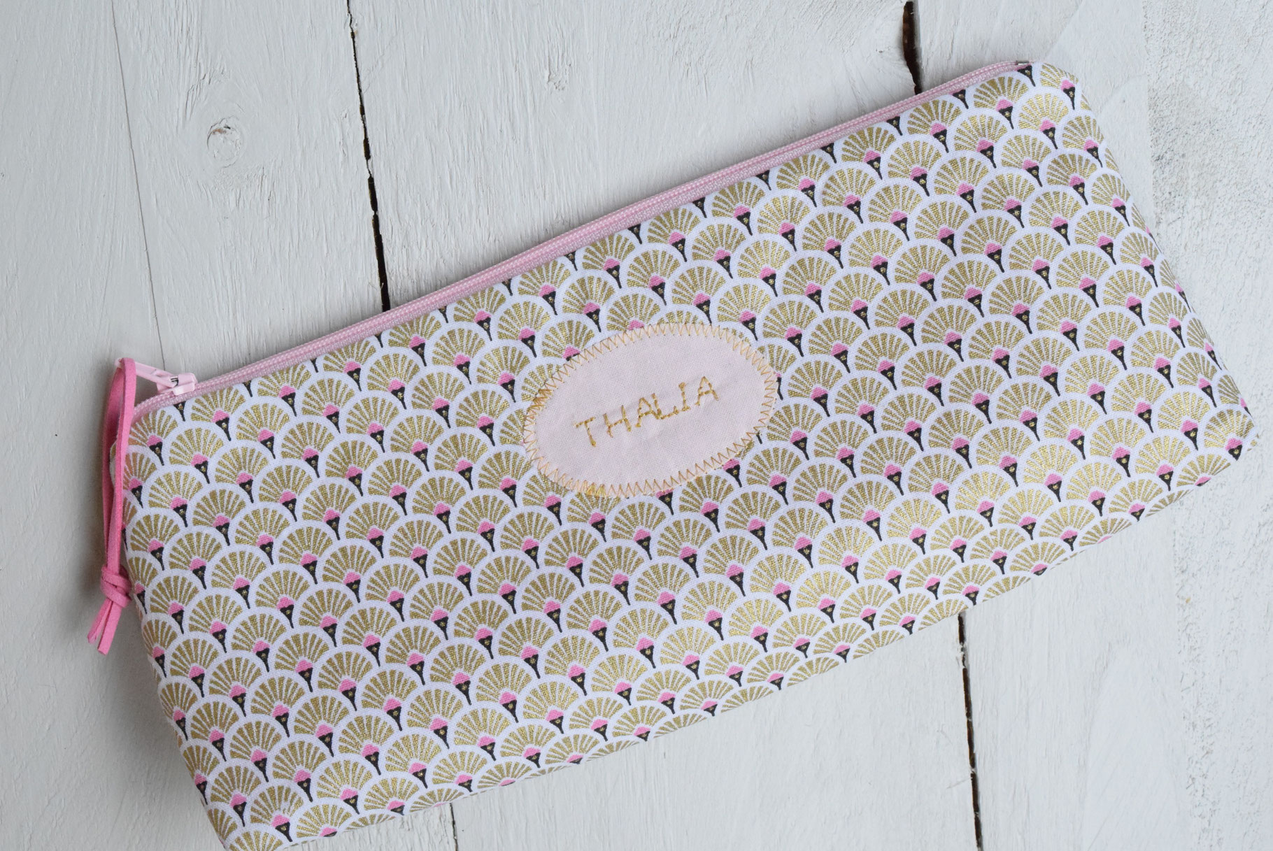 Trousse dorée et rose personnalisée avec broderie prénom – Spéciale fille