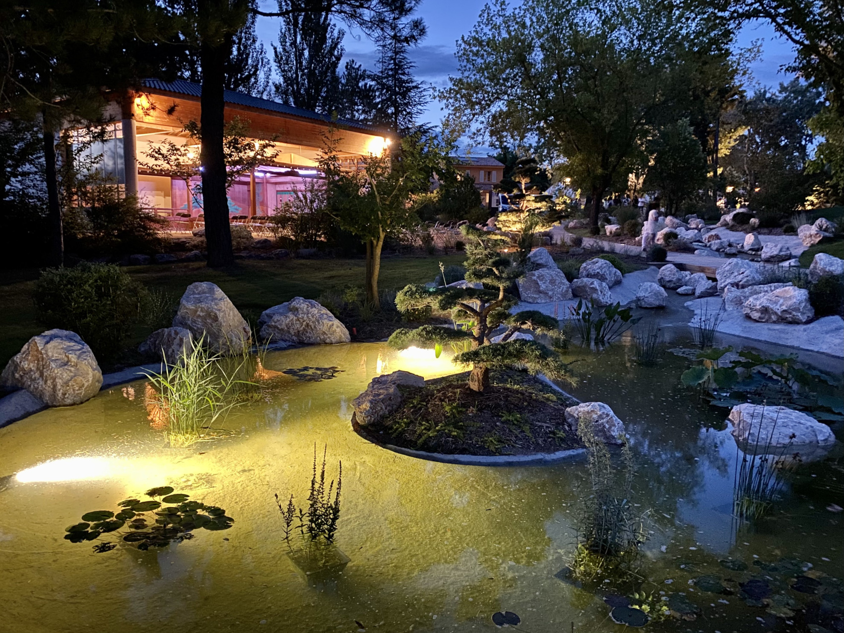 Un jardin japonais de 6 500 m² à Aix-en-Provence a été inauguré l’été dernier