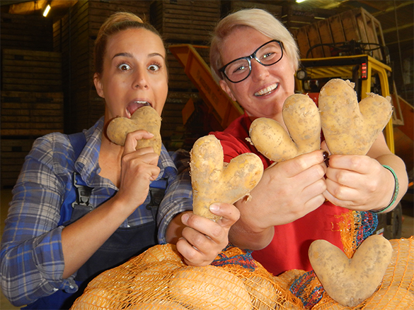 Moderatorin Rebecca Rühl und Juniorchefin Katharina Jakob im Kartoffelrausch.