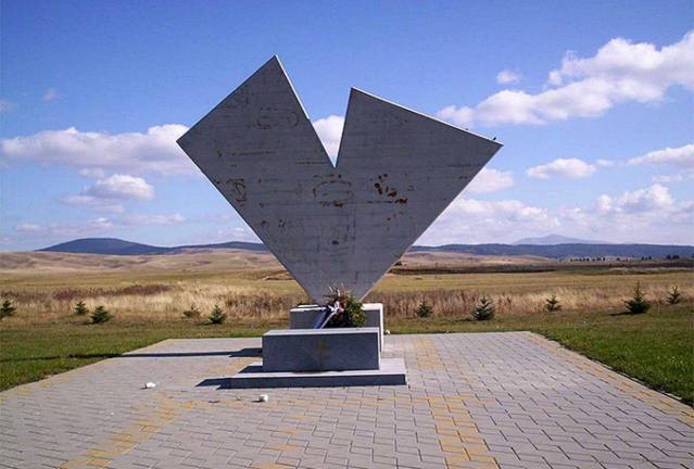 Spomenik vukovarskim ustašama na Kupreškom polju 