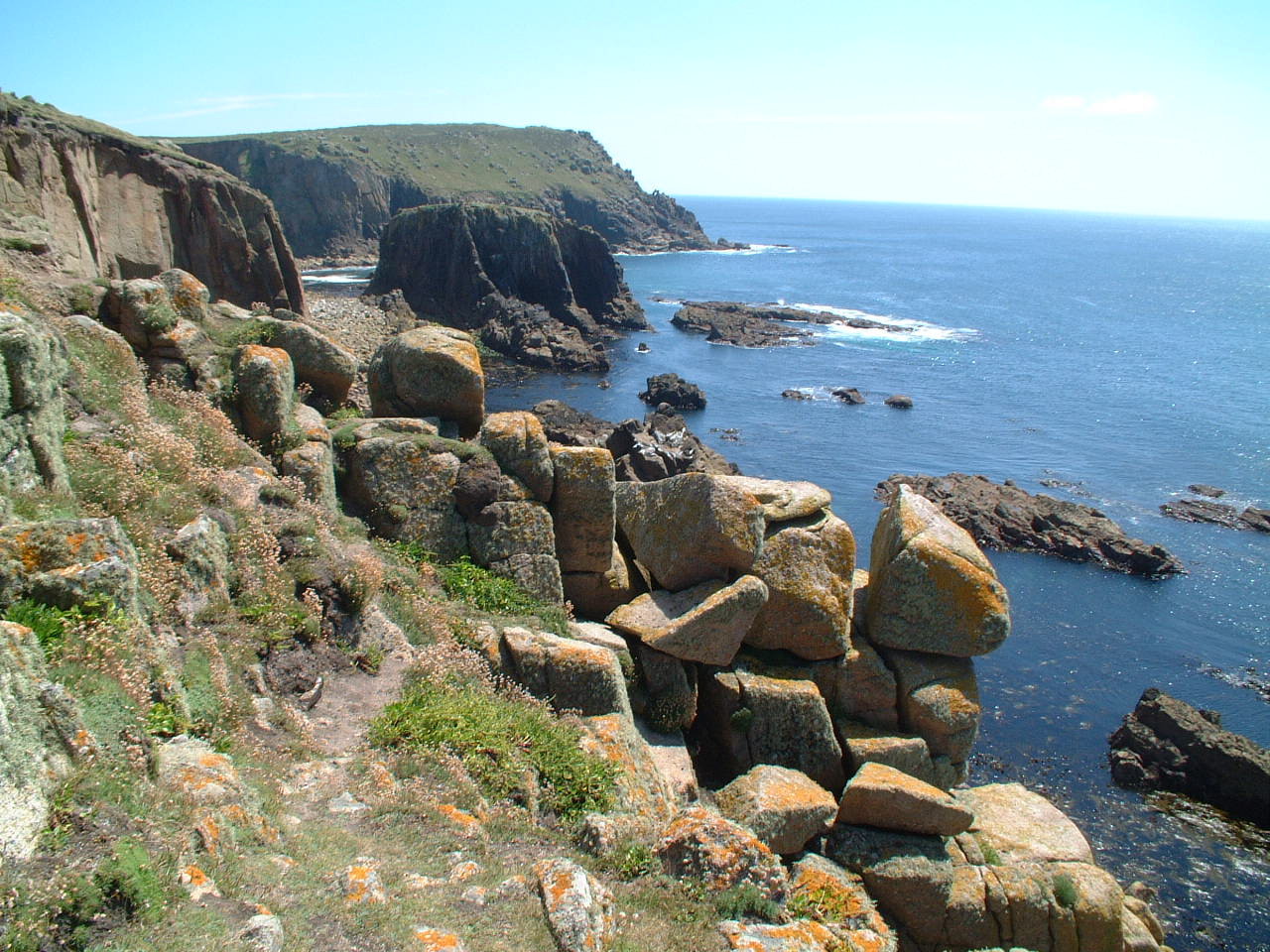 De ruige zuidkust bij Devon en Cornwall in Groot Britannië.