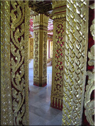 De binnenzijde van de zaal met een 5 niveau tellend dak van de Ho Phra Bang. Een deel van een groot paleizencomplex.