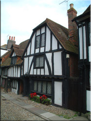 Een typisch Engels huis(je) uit de 11e eeuw in het pitoreske stadje Rye. Door onze reis heen hebben we veel verschillende pitoreske en historische huizen gezien.