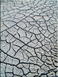 De gescheurde zoutvloeren in Altiplano. De kolkende potholes en lavastromen zijn een natuurlijk genot voor het oog en zeker een bezoekje waard.