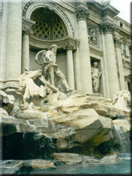De bekende Fontana di Trevi die maar liefst een hele muur van het Palazzo Poli in beslag neemt. Mocht je Rome ooit terug willen zien, gooi dan een muntje......