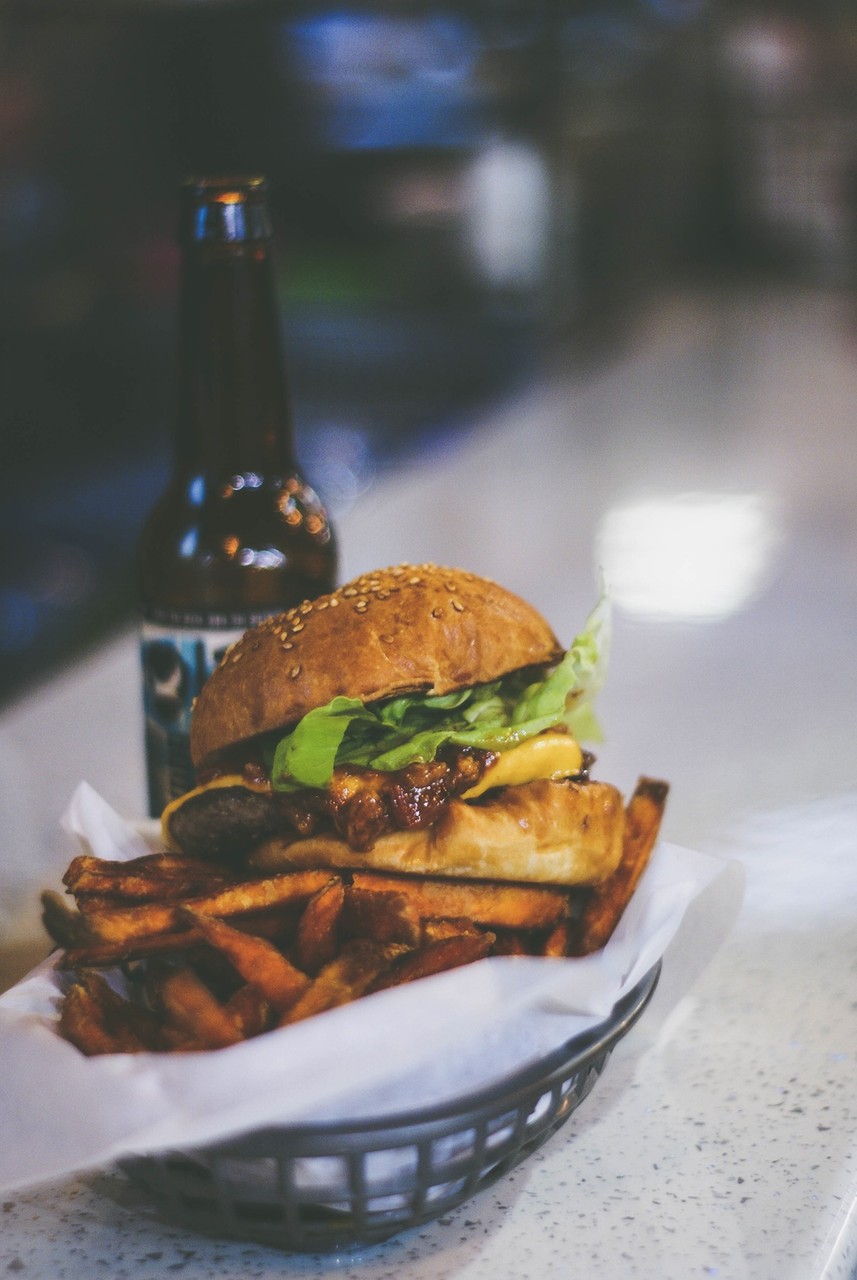 Lecker Burger nach dem Sport