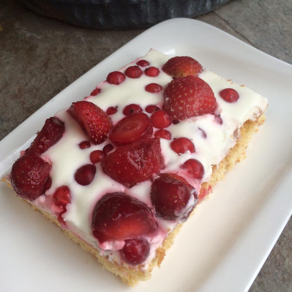 Ribisel-Erdbeerschnitte - Backen macht GLÜCKlich - Stoibergut Salzburg