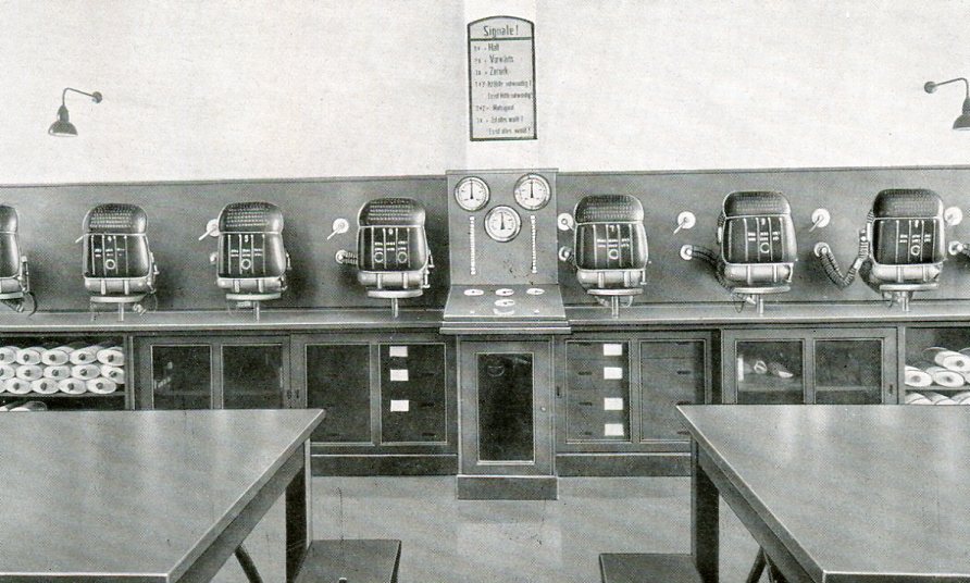 Geräteraum mit Zentralprüfanlage, Schachtanlage Constantin der Grosse in Bochum   1938