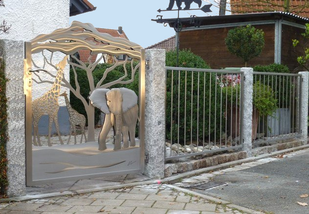 Türe aus Edelstahl mit Safari Tier Motiv von MeinGartenzauber.de