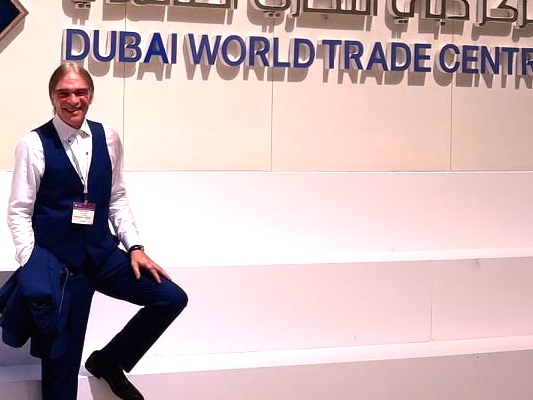 Steffen Dettmann bei der Interieur-Messe INDEX in Dubai