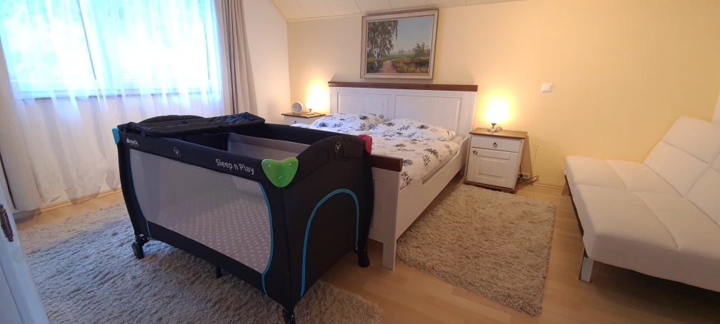 auf Wunsch stellen wir auch ein Reisebett zur Verfügung