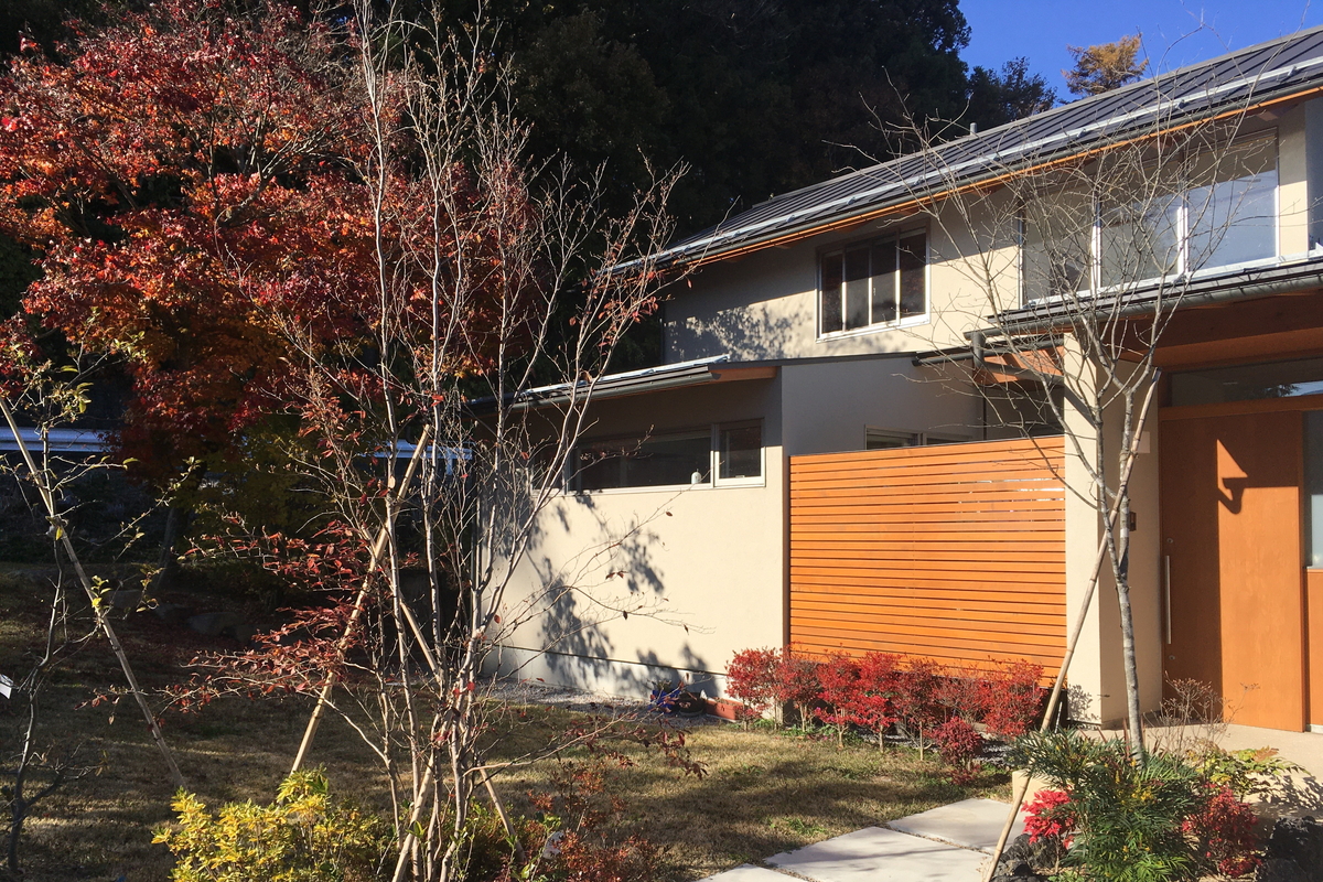 梓川の家Ⅲ　（外観植栽後）