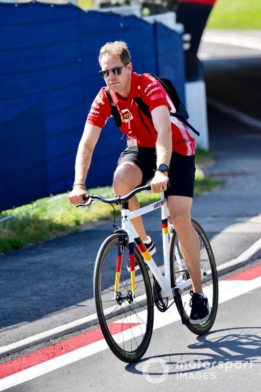 Sebastian Vettel in bici