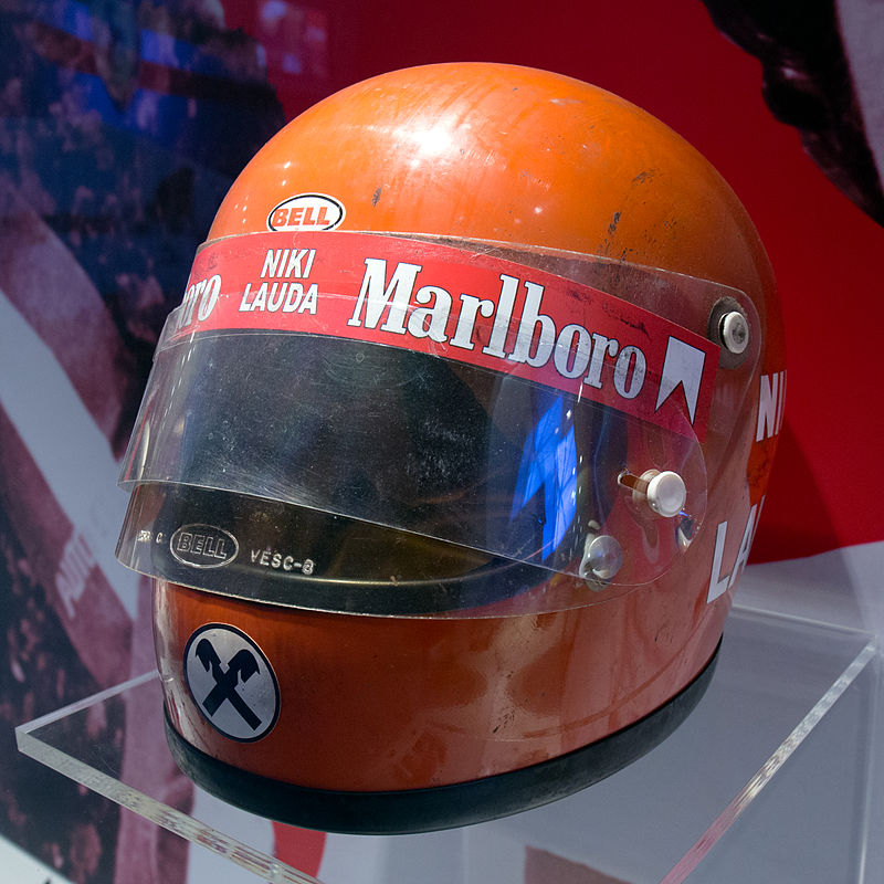 Il casco originale usato da Lauda nelle gare degli anni 1970
