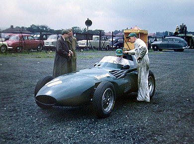 La Vanwall VW5 con cui vinse la prima gara, condividendola con Stirling Moss
