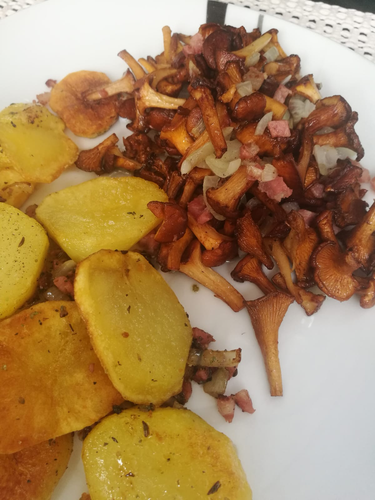 Bratkartoffeln und Pfifferlinge
