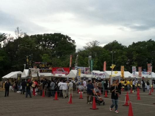 まだ始まる前から並ぶって?