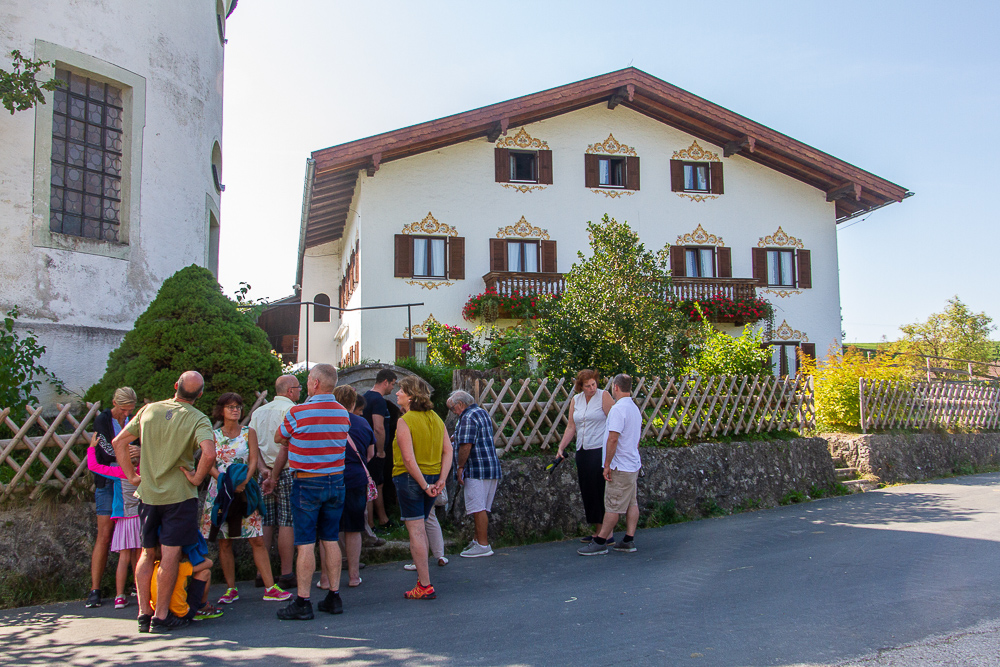 Warten vor dem Unterirdischen Gang