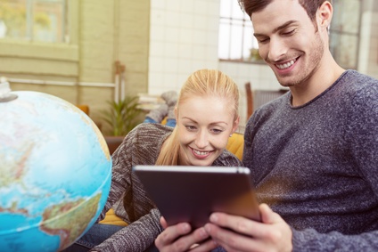 Vergleich Langzeit Auslandskrankenversicherung und Reisehaftpflichtversicherung für Work and Travel, Studenten mit Auslandssemester und Backpacker weltweit