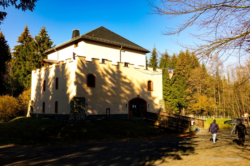 "Motte zu Rotzenhahn"