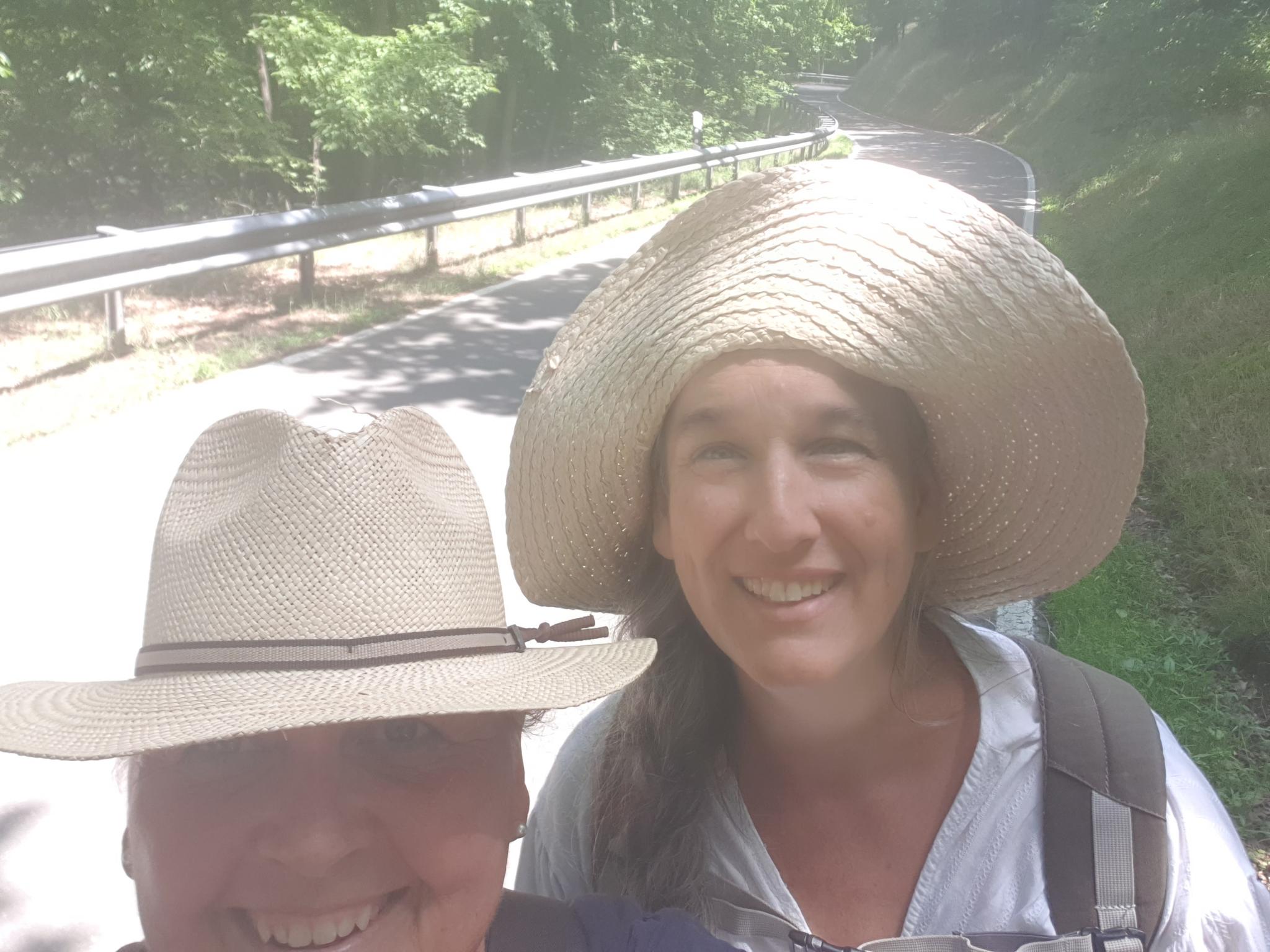 Anbei ein paar Impressionen unserer heutigen Wanderung zum "Weltende".  Herzliche Grüße Monika & Esther 03. Juli 2021 18:43