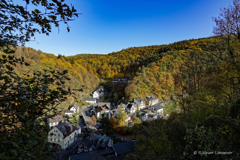 Blick von Burg Grenzau auf Grenzau