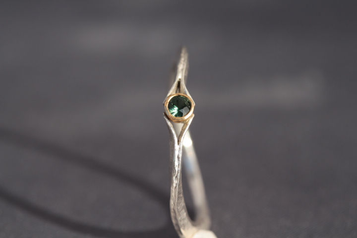 grüner Safir, 900er Waschgold, 935er Silber