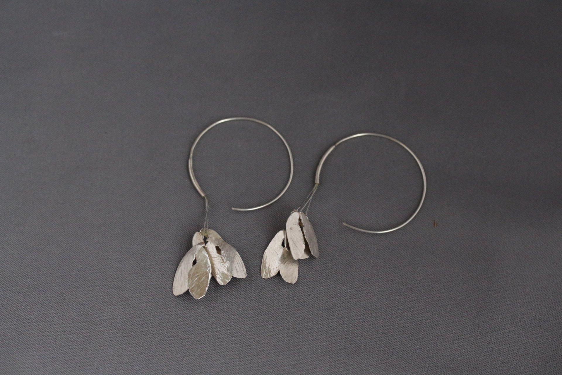 Ahornsamen: getriebenes Feinsilber - Brissur: Sterlingsilber