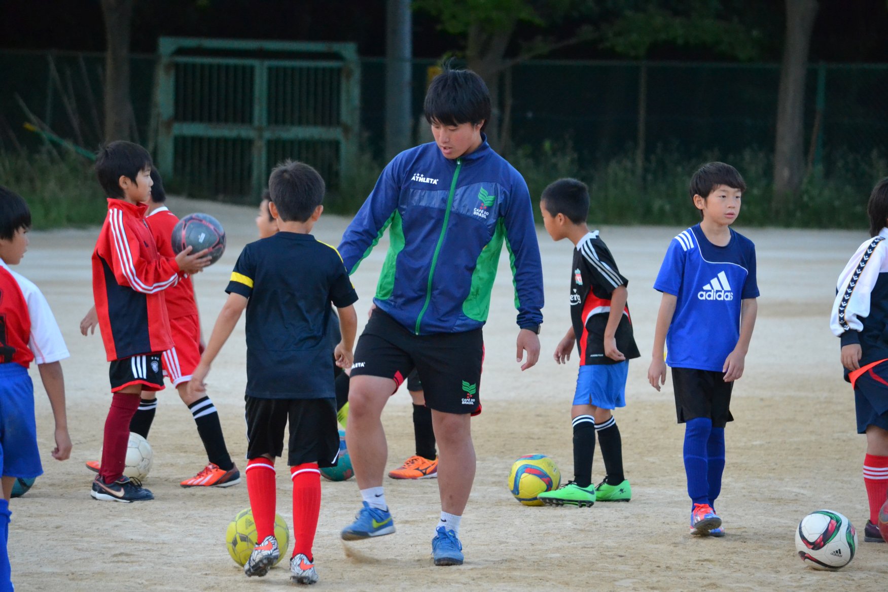 「アストーレ・キッズ☆サッカー」  　小学1年生 ～ 小学4年生