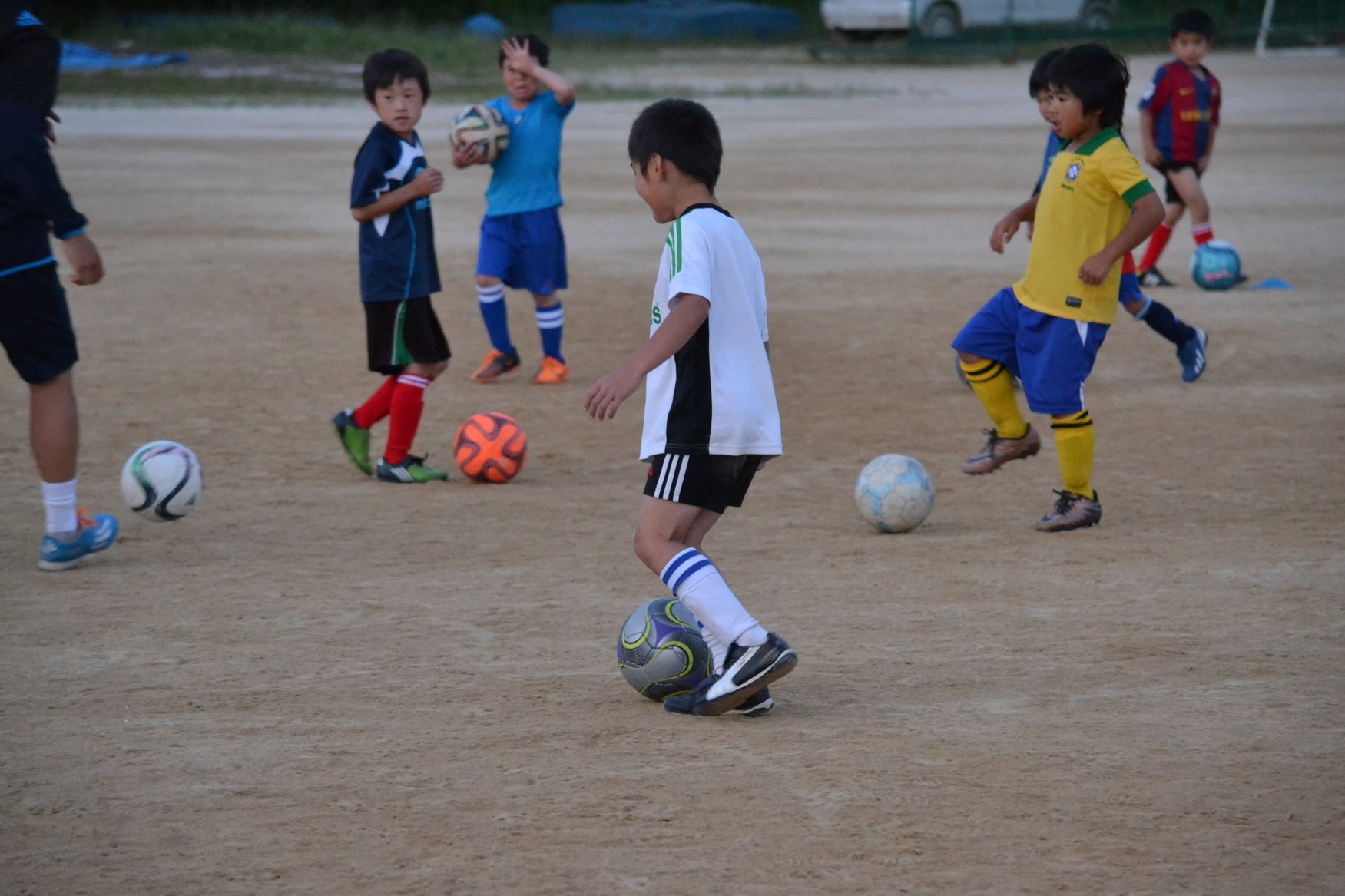 「アストーレ・キッズ☆サッカー」  　小学1年生 ～ 小学4年生