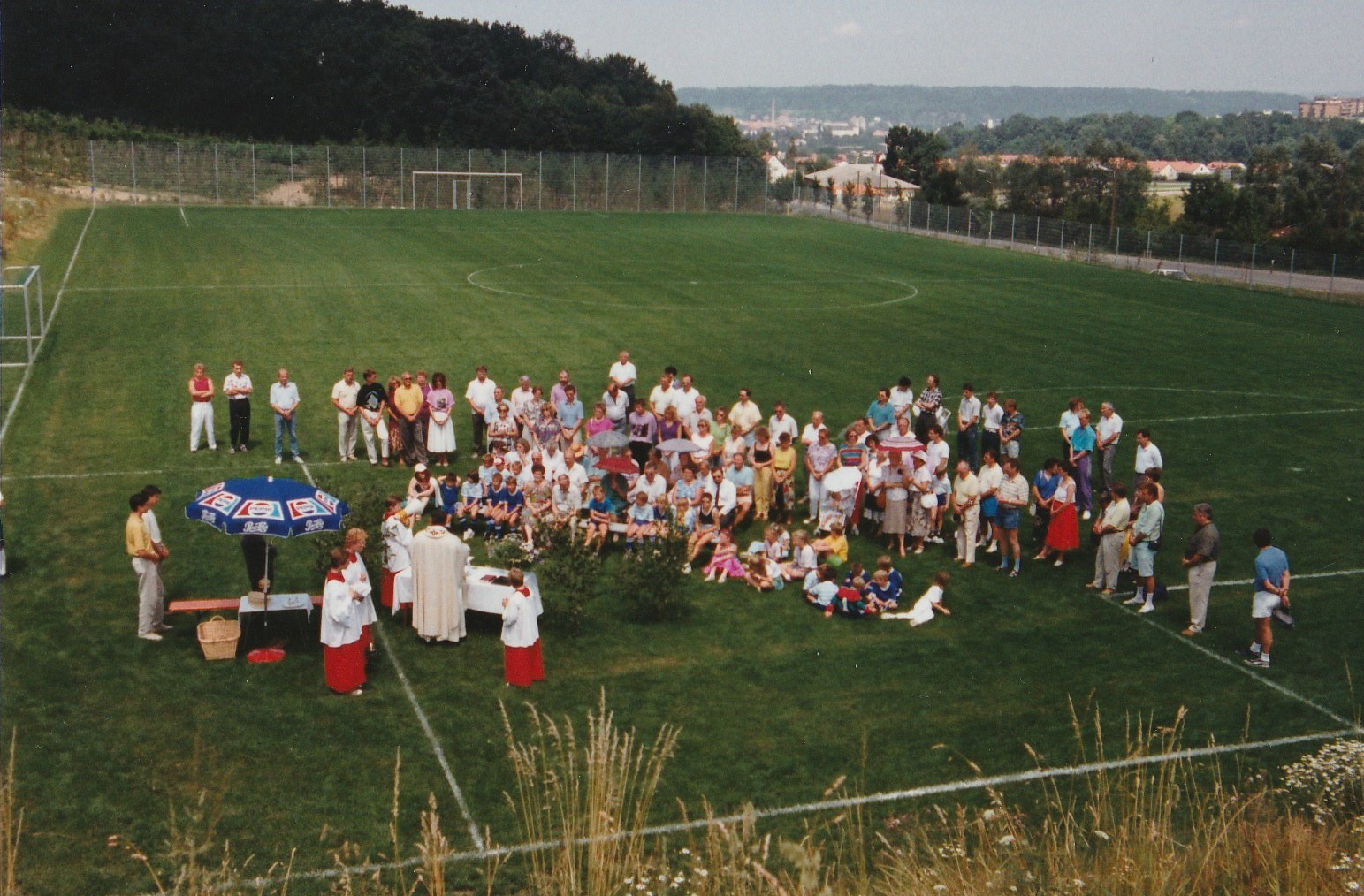 Im Jahr 1989 wird der Platz II der SpVgg Ziegetsdorf im Rahmen des Bürgerfestes feierlich eingeweiht