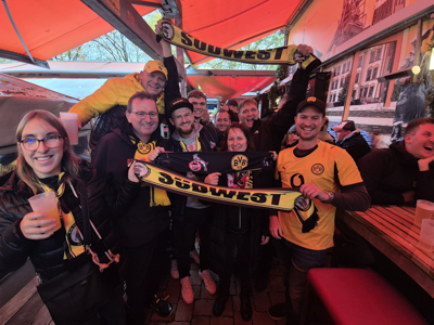 Lastminute Sieg und Bierduschen auf der Südtribüne