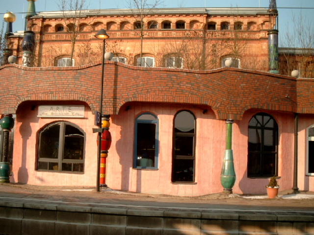 Uelzen, Bahnhof von Hundertwasser designed