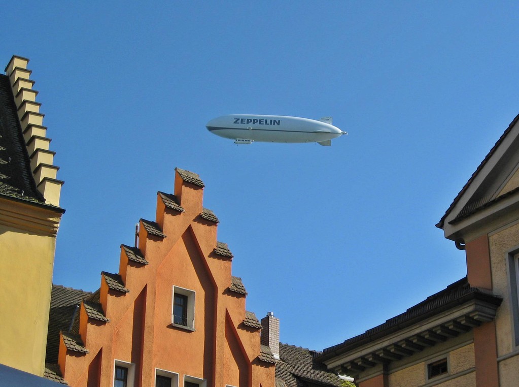 Der Zeppelin über Meersburg
