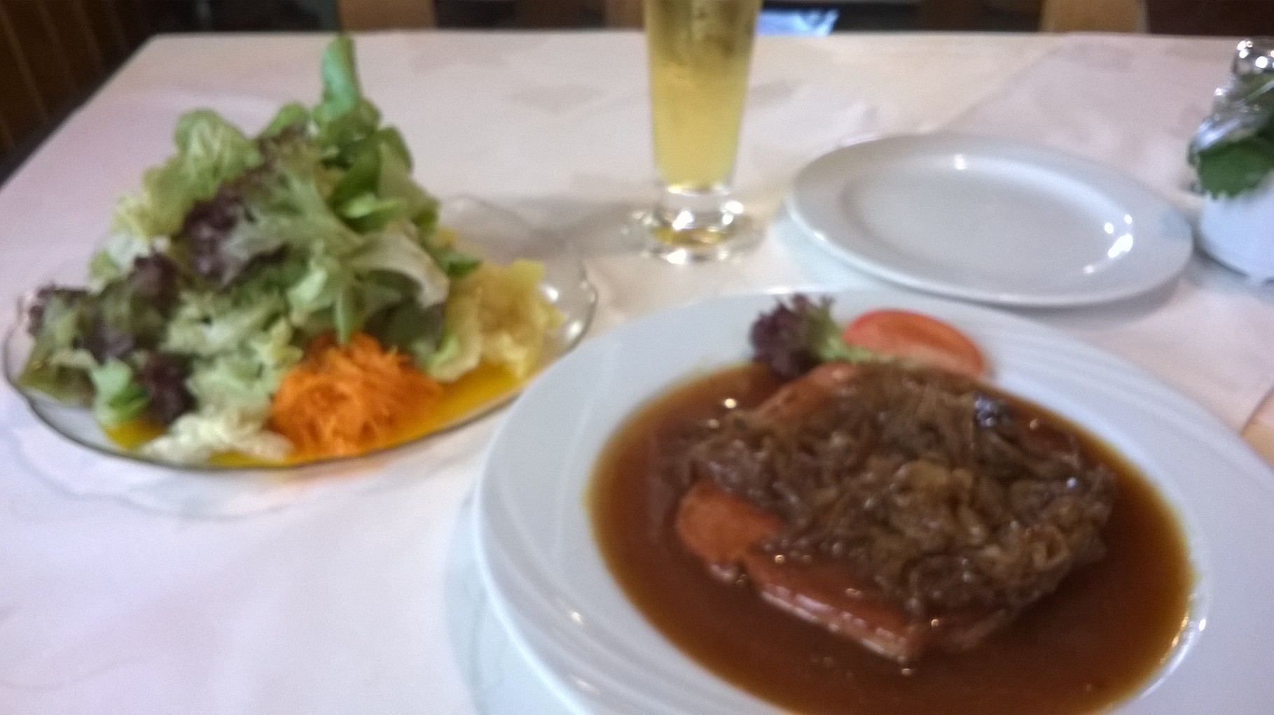 Das Vesper abends für einen Wanderer