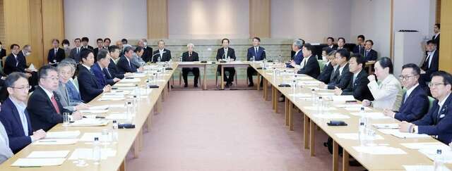 日本経済新聞社説「広く理解得る皇位継承議論を」
